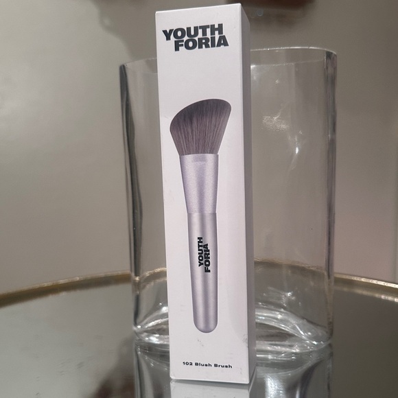 Youthforia Other - Youthforia 103 Silver Makeup Brush